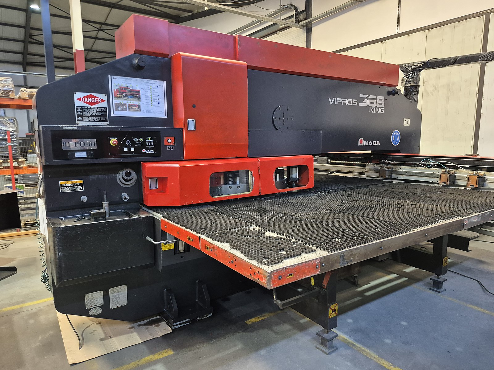 Machine de découpe et poinçonnage CNC Amada