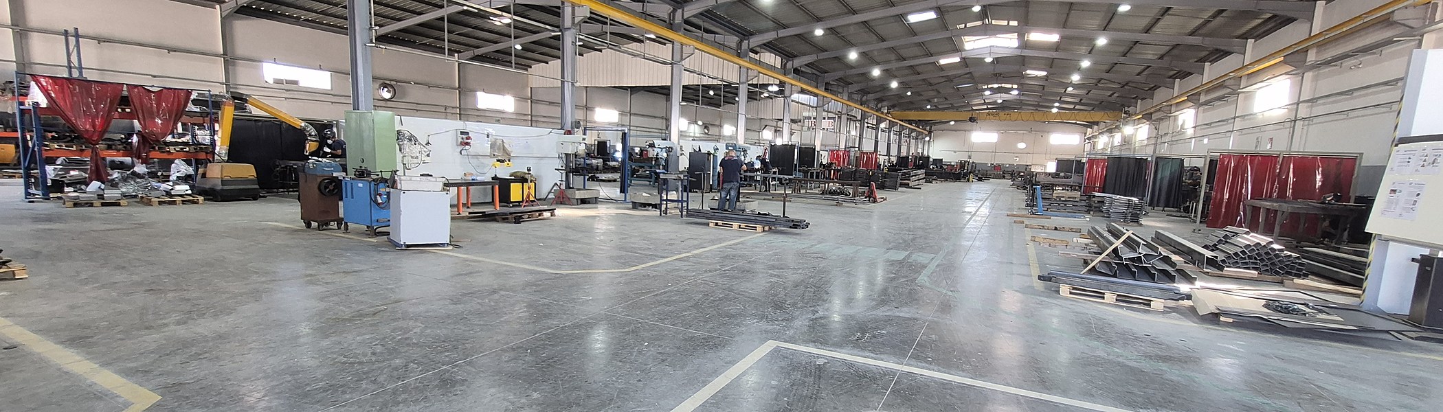Vue panoramique de l'atelier de fabrication FORGIA